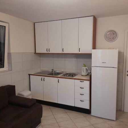 Franko Apartmani Zambratija Kültér fotó