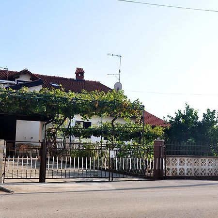 Franko Apartmani Zambratija Kültér fotó