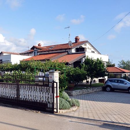 Franko Apartmani Zambratija Kültér fotó