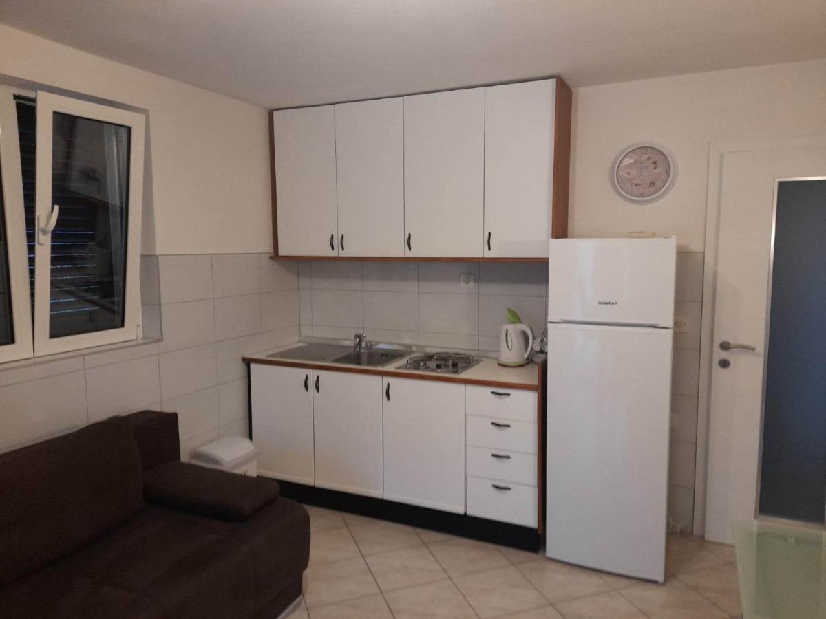 Franko Apartmani Zambratija Kültér fotó