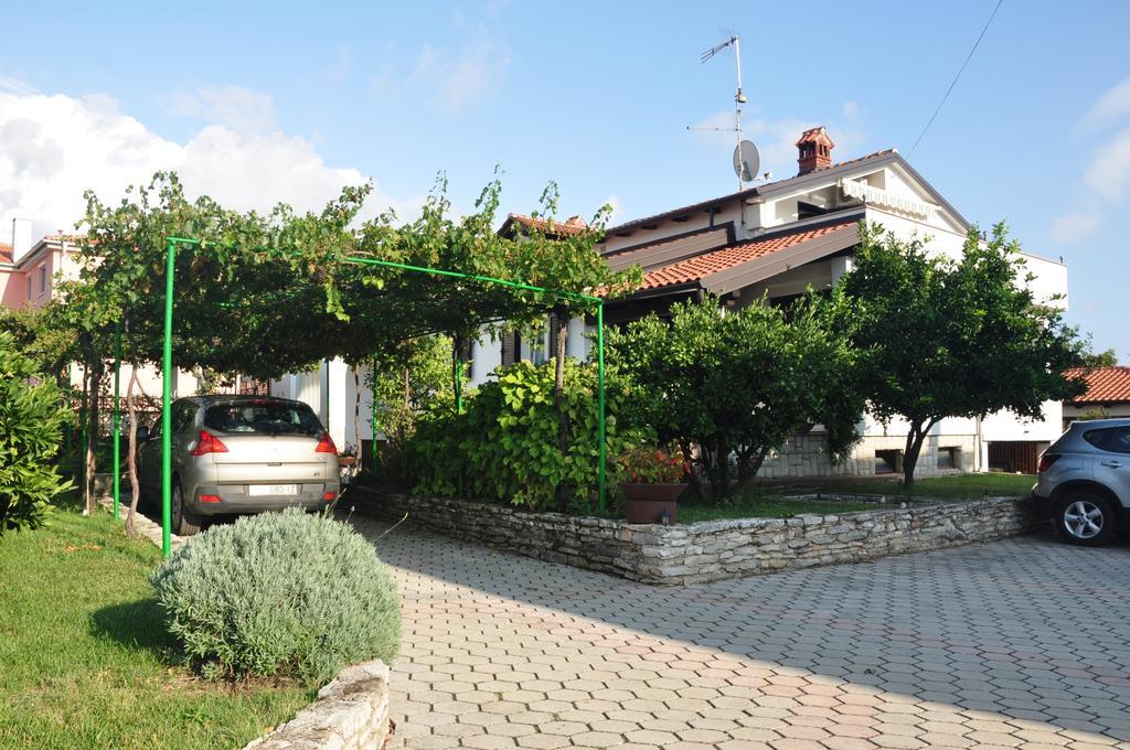 Franko Apartmani Zambratija Kültér fotó