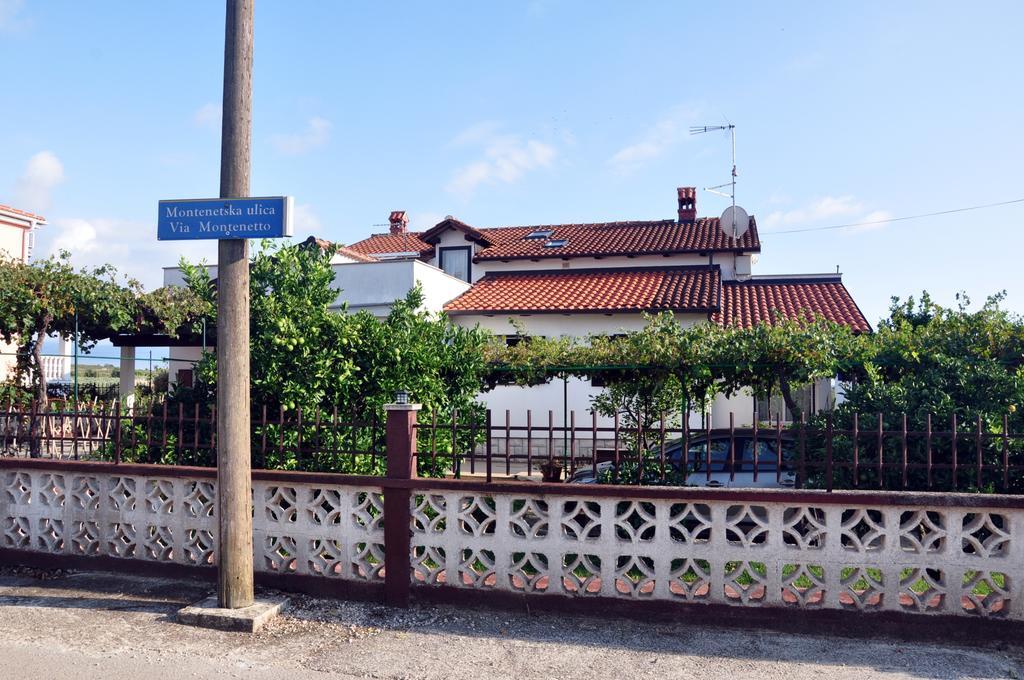 Franko Apartmani Zambratija Kültér fotó